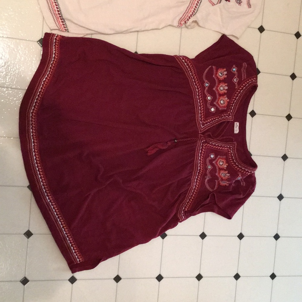 Size L Hollister tops. Great shape, barely worn.